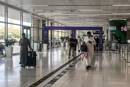 حمله به فرودگاه ریاض؛ توقف پروازها و تخلیه مسافران