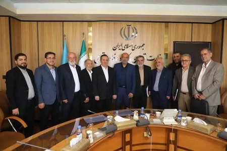 دیدار استاندار قزوین با وزیر کار و رفاه اجتماعی برای پیگیری مطالبات کارگران