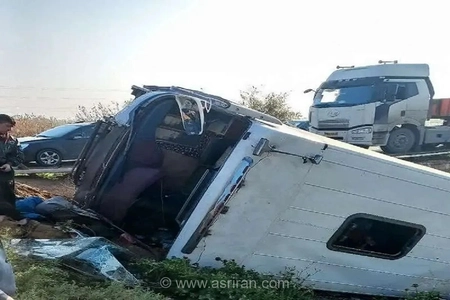 واژگونی عجیب کامیون حامل ۲۰ تن بار در کمربندی سمیرم