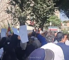 تجمع معلمان مقابل سازمان برنامه و بودجه به دلیل پایین بودن حقوق