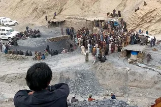محاصره ۱۰ معدنچی در ریزش تونل طلا در افغانستان