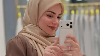 سلفی شیک محیا اسناوندی، مجری تلویزیون با استایلی گرم و متفاوت