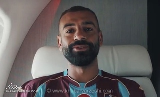 ویدیو| جنجال در دنیای فوتبال؛ رونمایی عجیب ترابزون اسپور از محمد صلاح با تعویض پیراهن در هواپیما