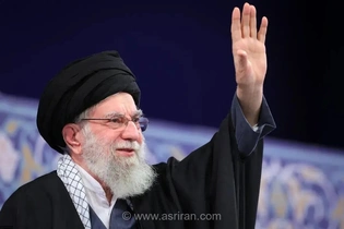 علیرضا افتخاری برای رهبر شهید خواند
