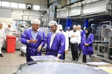 بازدید مدیرعامل بانک کشاورزی از کارخانه لبنیات پاک و تاکید بر صنایع تبدیلی