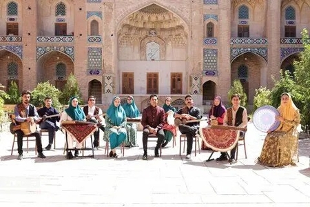 ضبط نمایانگر گروه آوادون در کاروانسرای گنجعلی‌خان کرمان