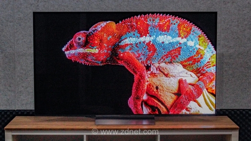 بررسی یک هفته‌ای تلویزیون OLED LG C6: رنگ‌هایی که وفاداری من به Mini LED را زیر سوال برد