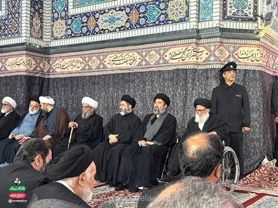 حضور فرزندان رهبر شهید در حرم رضوی؛ بزرگداشت چهلمین روز درگذشت