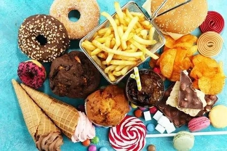 چرا بدن ما هوس غذاهای ناسالم می‌کند؟ بررسی دلایل علمی