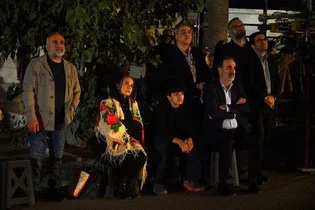 تماشاگران «یارالی» در ویرانه‌های خیابان بهار/ روایتی عاشقانه از جنگ