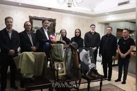 یادگاری‌های اکبر عبدی به موزه شهرداری اردبیل اهدا و نامگذاری فرهنگسرا به نام او