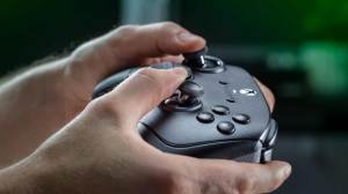 کنترلر Razer Wolverine V4 برای گیمرهای حرفه‌ای طراحی شده است