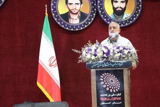 ملت ایران با ایستادگی در برابر دشمنان، از جنگ سربلند بیرون آمد