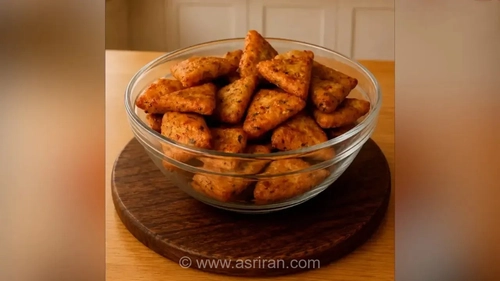 طرز تهیه اسنک سیب‌زمینی ترد و خوشمزه به همراه سس تند برای یک میان‌وعده سریع