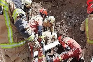 حادثه تلخ در جنوب تهران؛ ریزش کانال فاضلاب در دولت‌آباد منجر به مصدومیت شدید کارگر اداره آب شد
