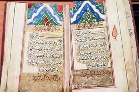اهدای ۵۴ جلد قرآن خطی قاجاری به مرکز اسناد همدان