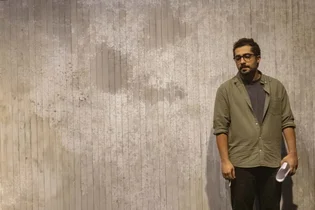 نمایش «اتاق دود»؛ نمایشی درباره تردیدهای نسل جوان
