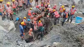 لحظه نجات دو کارگر از تونل فروریخته در نپال