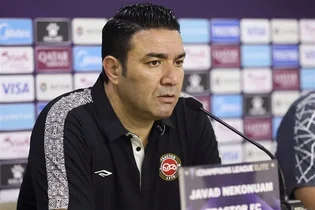 نکونام: AFC در تصمیم خود درباره سلب میزبانی از ایران تجدید نظر کند