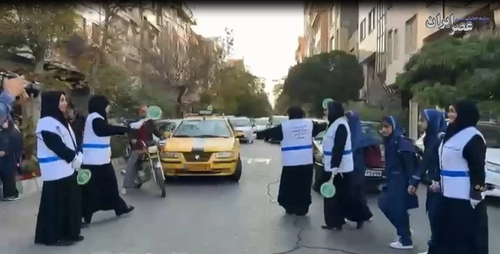 استقرار ماموران زن پلیس راهور مقابل مدارس دخترانه تهران