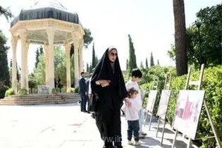 روایت آسیب‌های تمدنی در حافظیه؛ افتتاح نمایشگاه عکس «ایستاده در غبار» با هدف صیانت از میراث فرهنگی ایران
