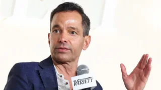 جرج چیکس در اولین یادداشت به عنوان رئیس مشترک Skydance TV با کارکنان صحبت کرد: «CBS همچنان سنگ بنا است»