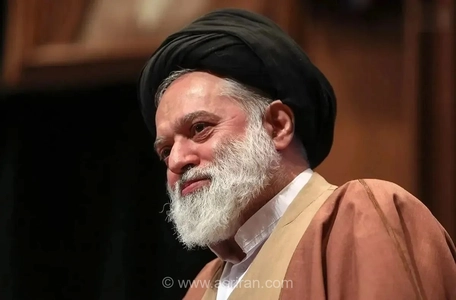 حضور سیدمصطفی خامنه‌ای در مراسم بزرگداشت رهبر شهید