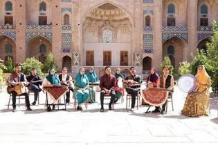ضبط نمایانگر گروه آوادون در کاروانسرای گنجعلی‌خان کرمان