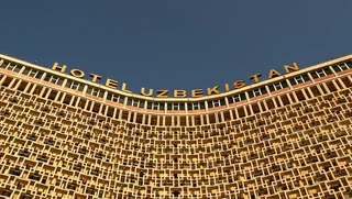 هتل ازبکستان در تاشکند؛ تلفیق معماری مدرنیستی و بروتالیسم شوروی