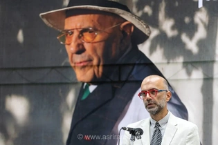 جواد مجابی در آغوش معشوق آرام گرفت/ تشییع پیکر نویسنده با شعرخوانی او