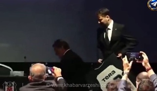 لحظه کله‌پا شدن رئیس باشگاه بشیکتاش در مراسم معارفه ولاهوویچ!