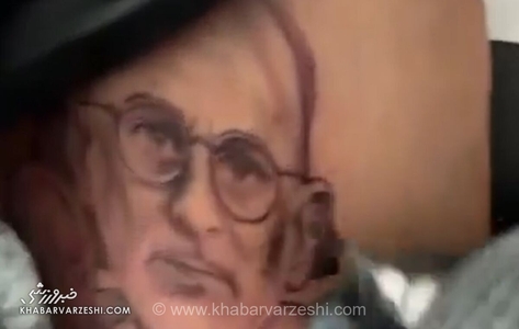وفای به عهد عجیب ستاره اسپانیایی؛ مارک کوکوریا چهره سرمربی تیم ملی را روی بدنش تتو کرد