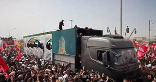 بدرقه پرشکوه خیل عظیم عاشقان به رهبر شهید در بلوار بزرگ حرم تا حرم شهر مقدس قم