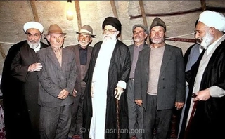 بازخوانی خاطره‌ای ماندگار از حضور صمیمانه رهبر انقلاب در چادر عشایر استان اردبیل در سال ۱۳۷۹