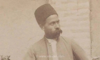 تصویر قدیمی از مرد قاجاری در کنار خانواده‌اش