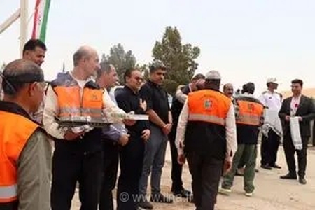بسیج شبانه‌روزی امکانات راهداری فارس در مرز مهران برای تسهیل تردد زائران اربعین حسینی