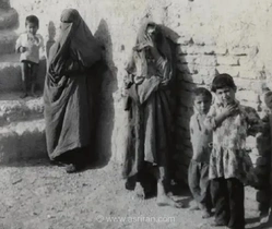 تصویری تماشایی از معماری عجیب یک خانه در دامغان؛ پلکان باریک و بی‌حفاظ در سال ۱۳۱۱ شمسی