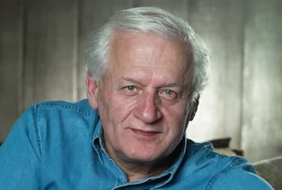 حقه‌بازی استاد اکبر عالمی برای بله گرفتن از همسرش