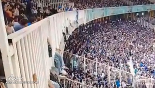 استقرار خطرناک هواداران استقلال در ورزشگاه نقش جهان اصفهان