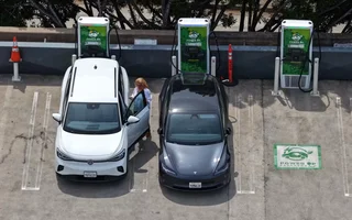 همکاری رقبای بزرگ خودروسازی برای حل بزرگترین مانع خودروهای برقی: شارژ قابل اعتماد