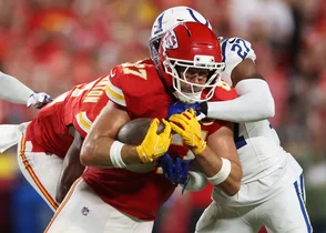 بازیکنان سابق NFL چهار برابر بیشتر در معرض مرگ با آسیب مغزی هستند؛ آیا وقت آن رسیده فوتبال را تحریم کنیم؟