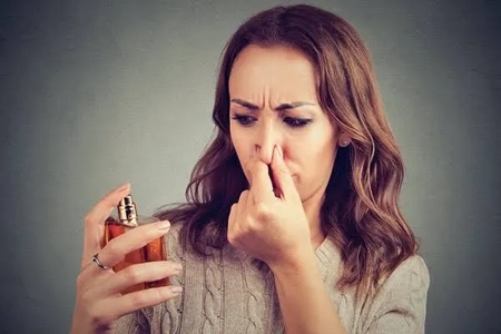 تغییر ناگهانی حساسیت به بو؛ علت‌ها و راه‌های مقابله