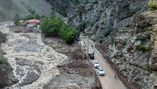 ترافیک سنگین در کندوان و آزادراه تهران-شمال؛ مسیر شمال یک‌طرفه شد