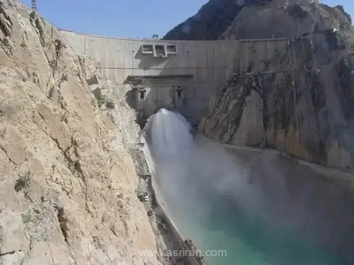 باز شدن دریچه‌های سد کارون ۴ و رهاسازی آب