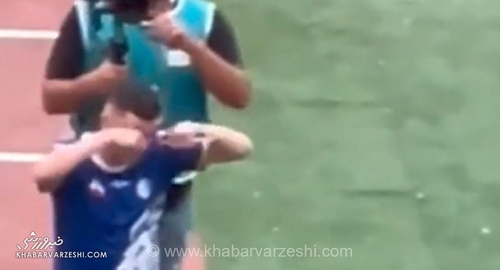 کری‌خوانی یاسر آسانی برای هواداران پرسپولیس پس از گرم کردن!