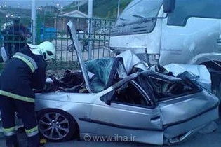 حادثه مرگبار در خیابان امام خمینی اصفهان؛ جان باختن ۲ سرنشین خودروی سواری پارس در تصادف بامداد چهارشنبه