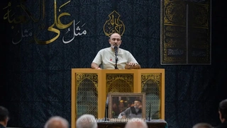 اشک‌های مهران غفوریان در آیین یادبود اکبر عبدی: شبی نیست که به یاد او گریه نکنم