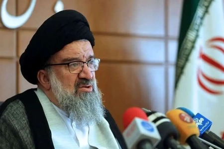 احمد خاتمی: رزمنده تنگه هرمز امنیت شما را تامین کرد، چرا نیش می‌زنید؟