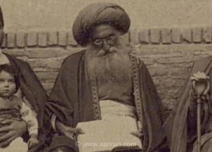 تصویری از خاخام نورمحمود، پزشک یهودی ناصرالدین شاه در کنار خانواده‌اش