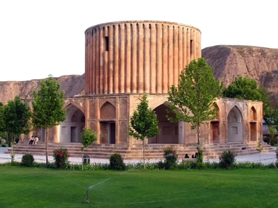 ساماندهی محوطه عمارت خورشید کلات برای ایجاد «مکان رویداد»